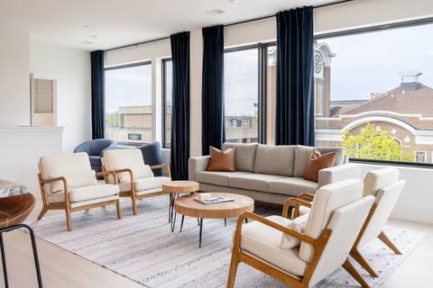 Luxury Condo in Downtown Grand Haven!