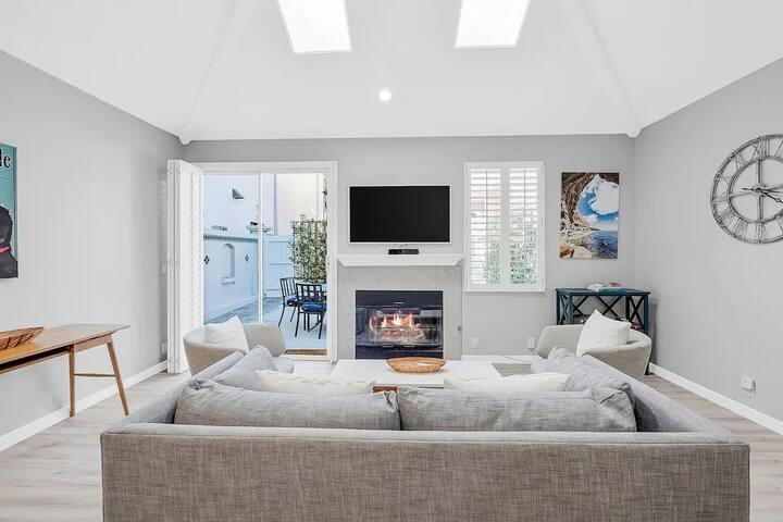 Ocean View Gem with Rooftop Deck and Hot Tub gallery image 3