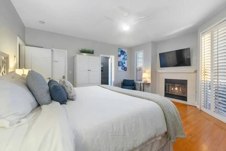 Ocean View Gem with Rooftop Deck and Hot Tub gallery image 2