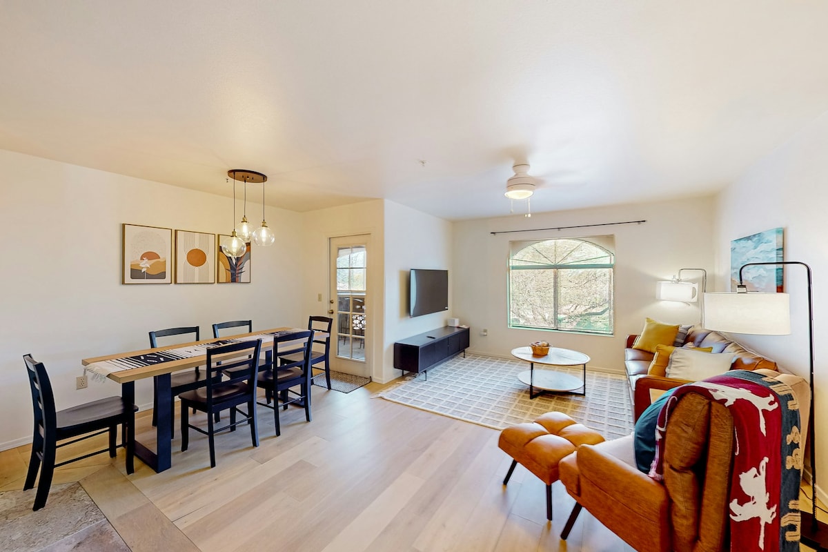 Photo inspiration: Gallery Detail: 2Br Charming Condo With Mountain Views Pool Ac