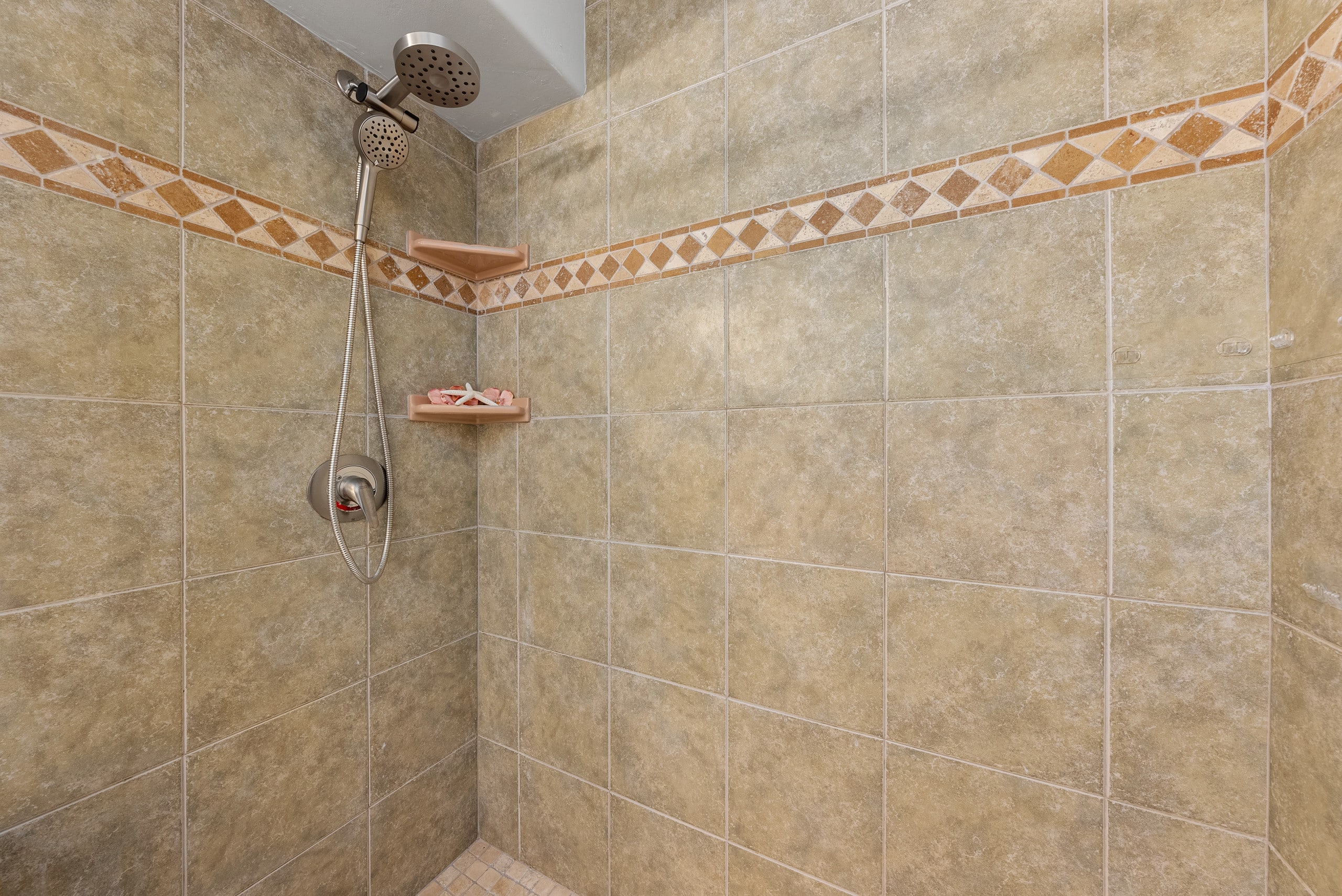 Condo in Lahaina · ★4.63 · 1 bedroom · 2 beds · 1 shared bath - Image 22