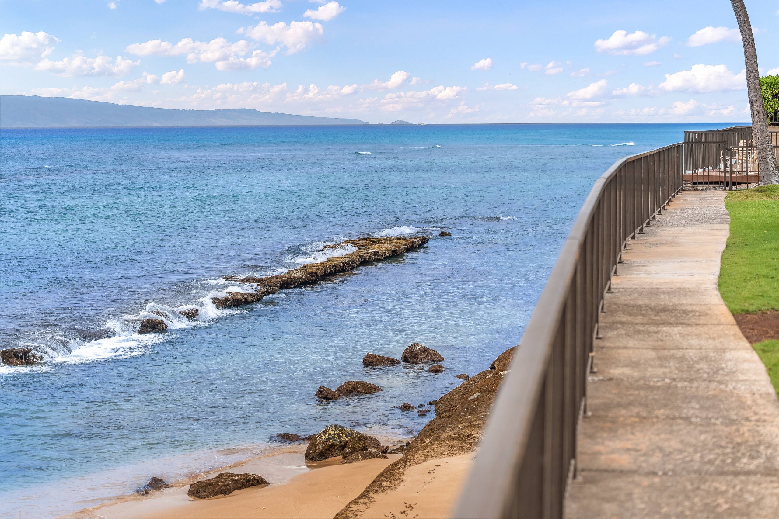 Condo in Lahaina · ★4.63 · 1 bedroom · 2 beds · 1 shared bath - Image 26