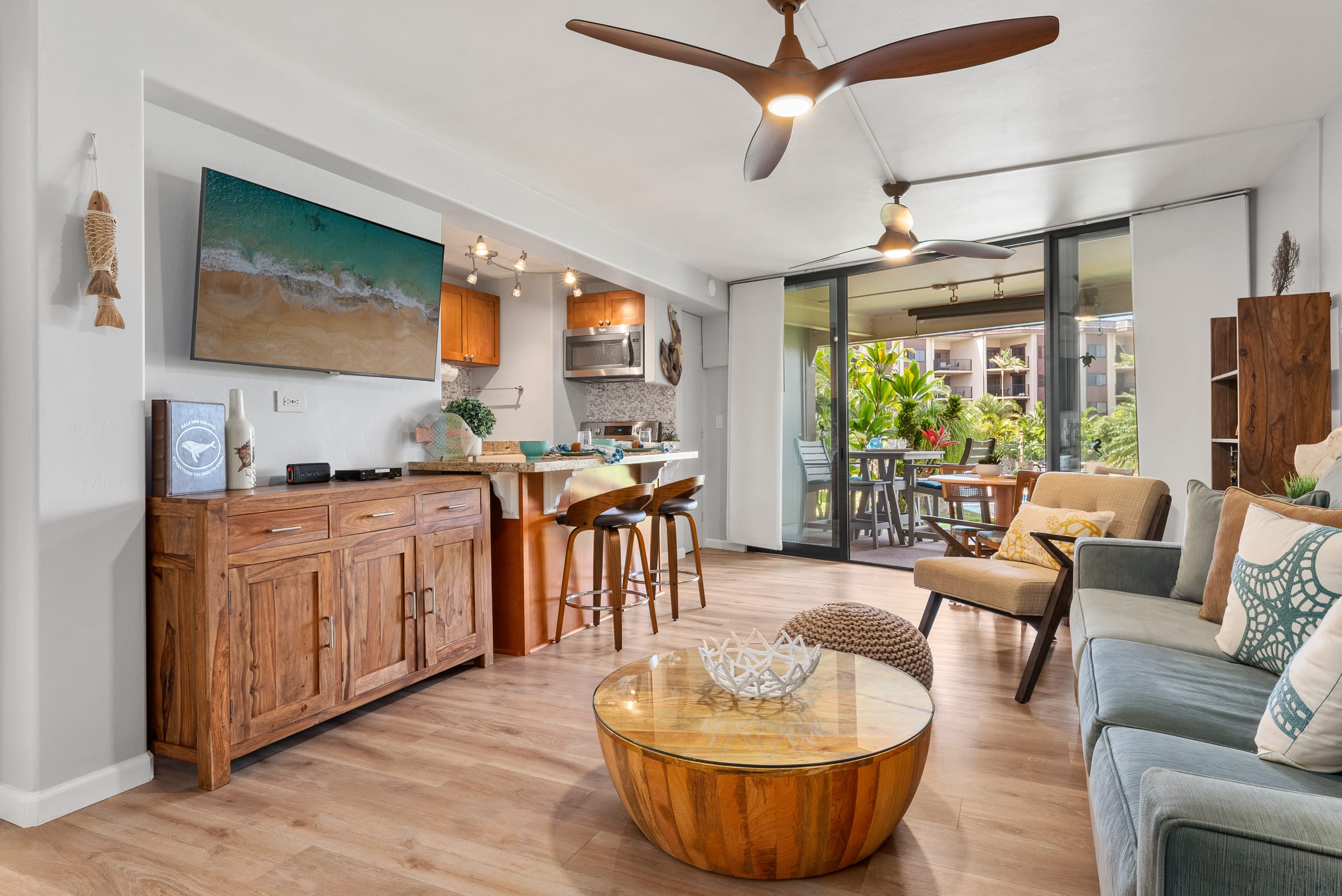 Condo in Lahaina · ★4.63 · 1 bedroom · 2 beds · 1 shared bath - Image 2
