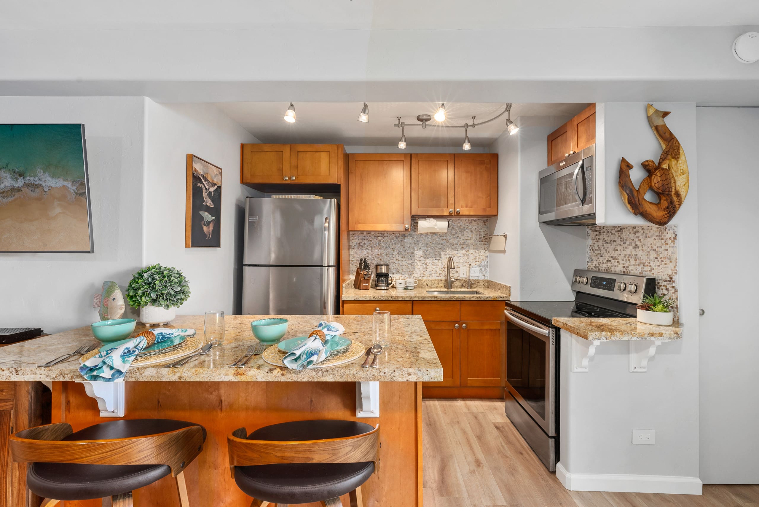 Condo in Lahaina · ★4.63 · 1 bedroom · 2 beds · 1 shared bath - Image 14