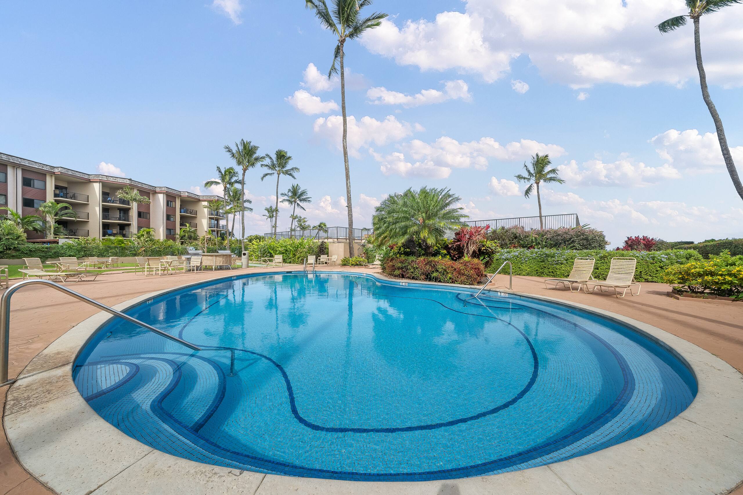Condo in Lahaina · ★4.63 · 1 bedroom · 2 beds · 1 shared bath - Image 42