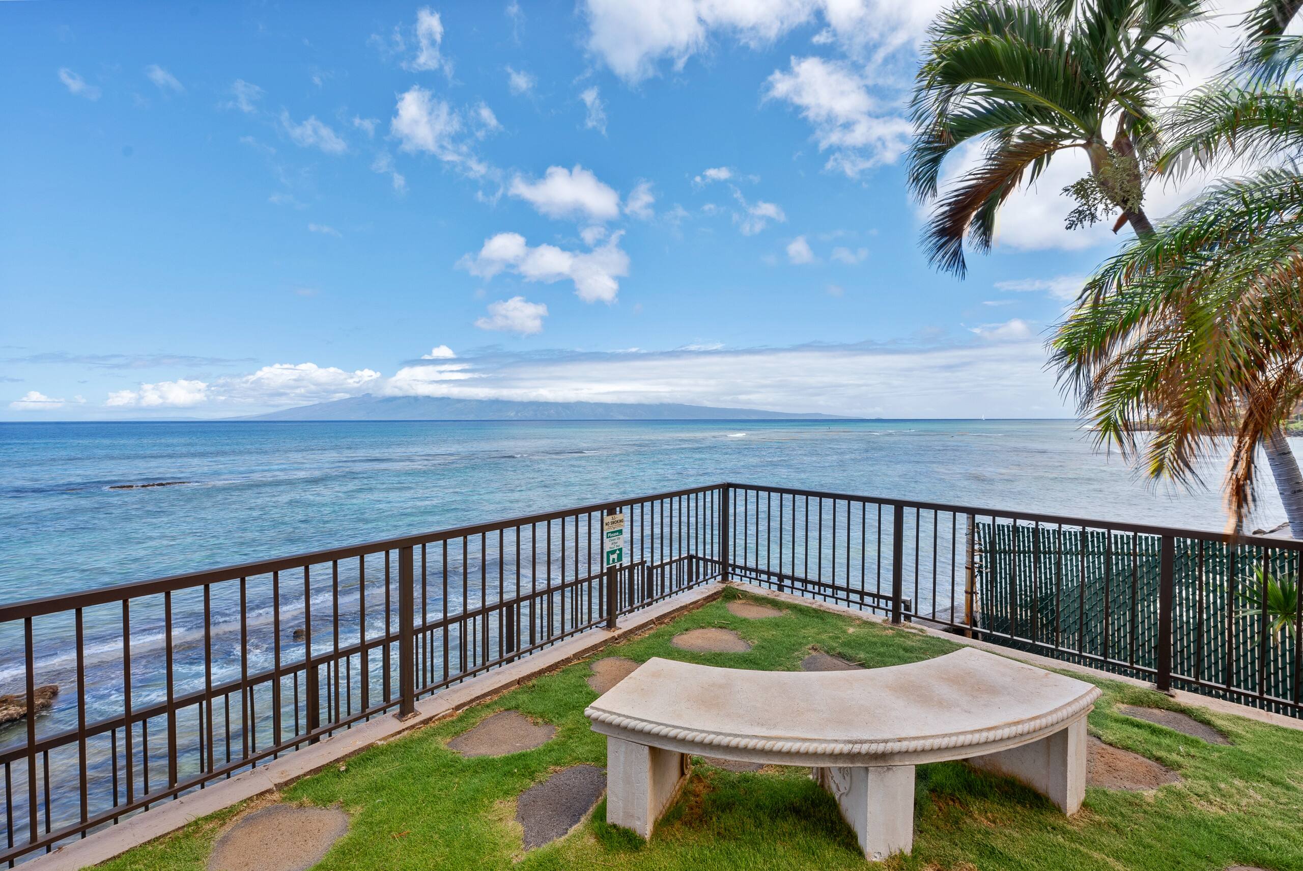 Condo in Lahaina · ★4.63 · 1 bedroom · 2 beds · 1 shared bath - Image 27