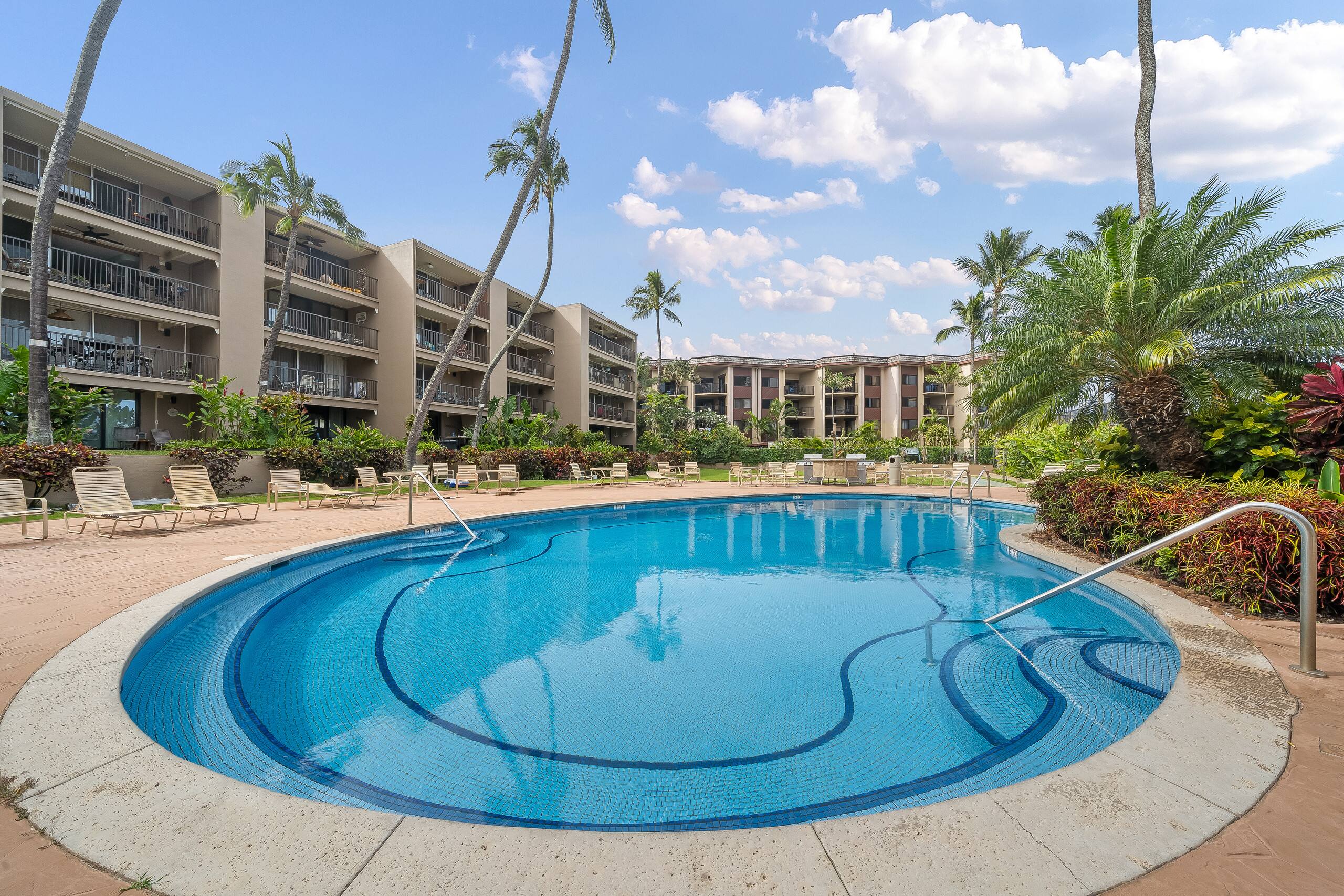 Condo in Lahaina · ★4.63 · 1 bedroom · 2 beds · 1 shared bath - Image 43