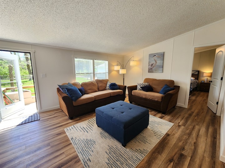 Government Lake Cottage Hot Tub 3 Bedrooms - Baldwin, MI