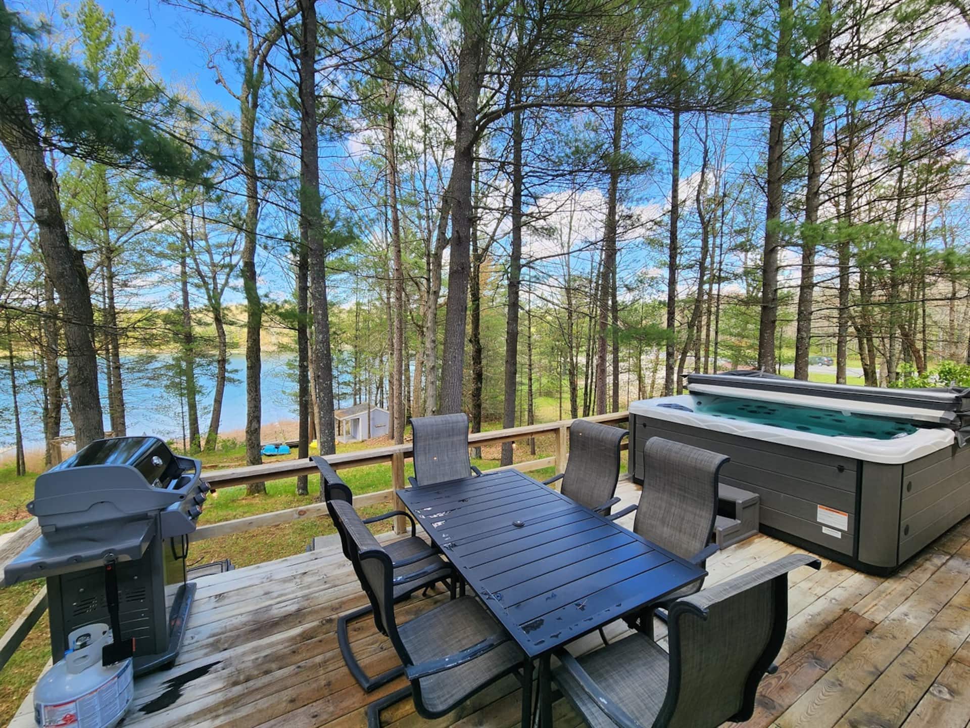 Government Lake Cottage Hot Tub 3 Bedrooms