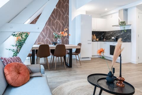 6-Bed Aircon House Diaz 60m2, many bedrooms