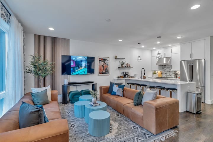 Rooftop Hot Tub – Game Room – 3 Miles to Downtown gallery image 3