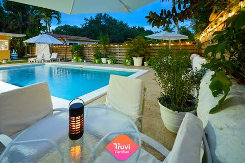 Premier Poolside Oasis with Exceptional Service