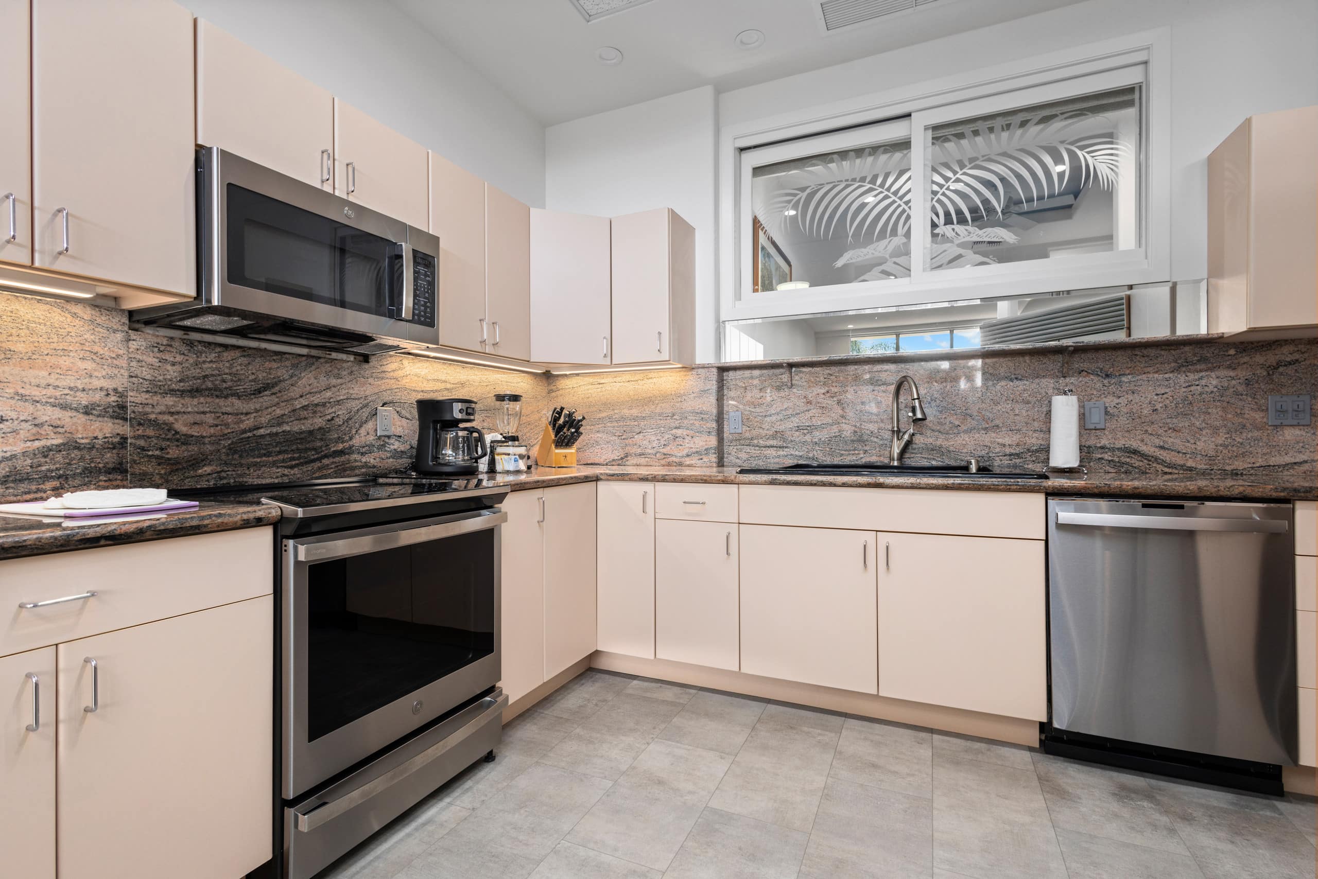 Condo in Lahaina · ★5.0 · 2 bedrooms · 3 beds · 2.5 baths - Image 22