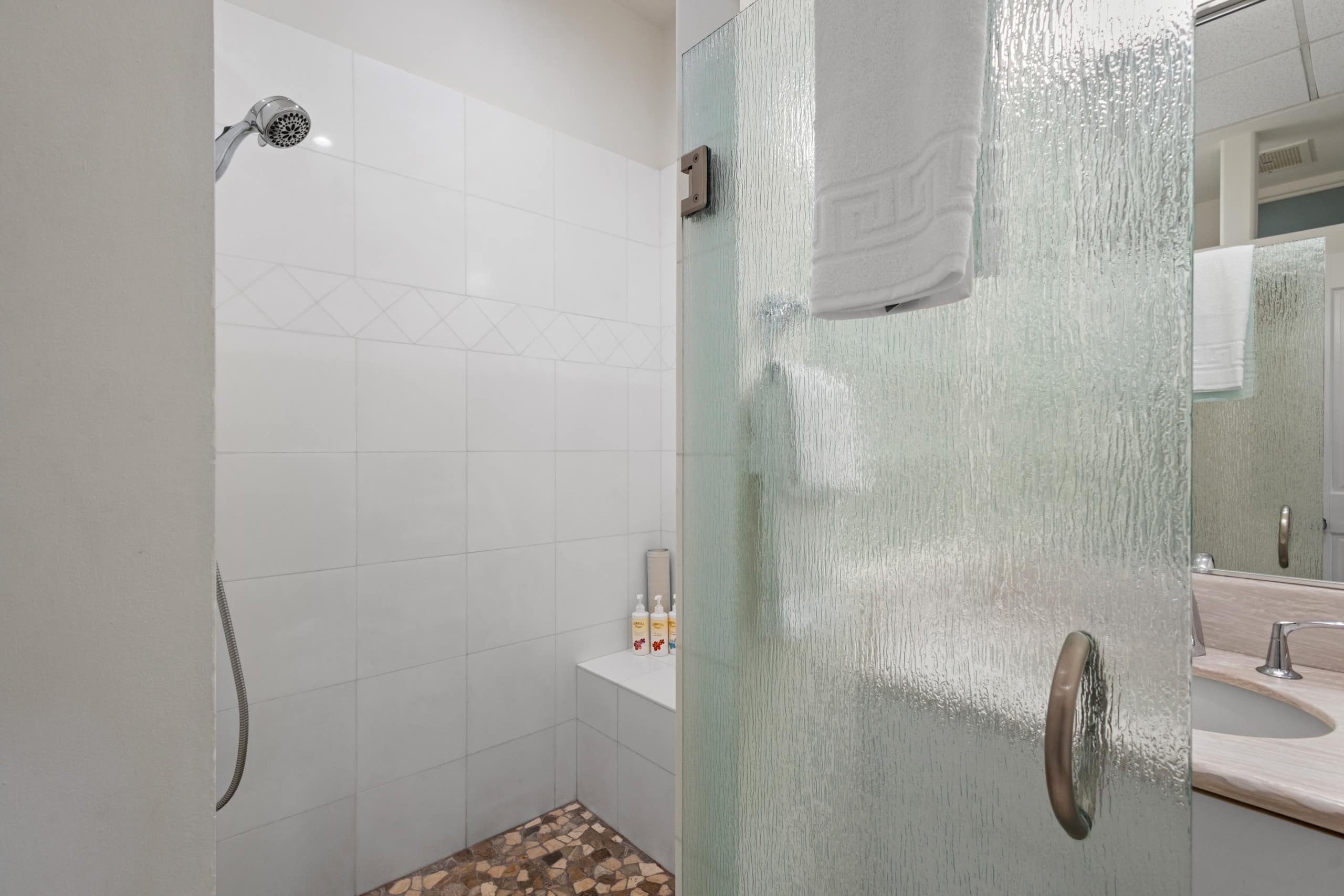 Condo in Lahaina · ★5.0 · 2 bedrooms · 3 beds · 2.5 baths - Image 28