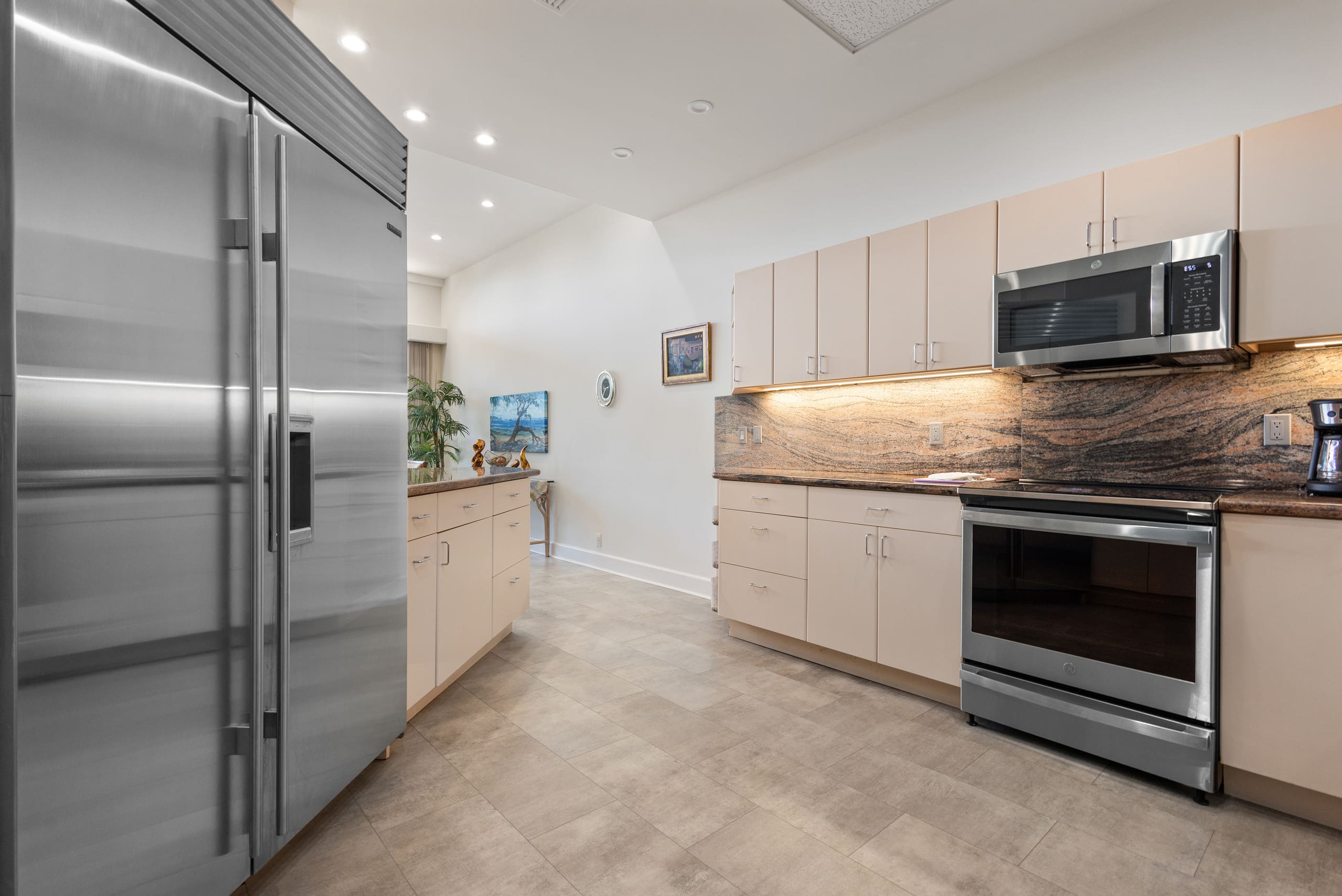 Condo in Lahaina · ★5.0 · 2 bedrooms · 3 beds · 2.5 baths - Image 23