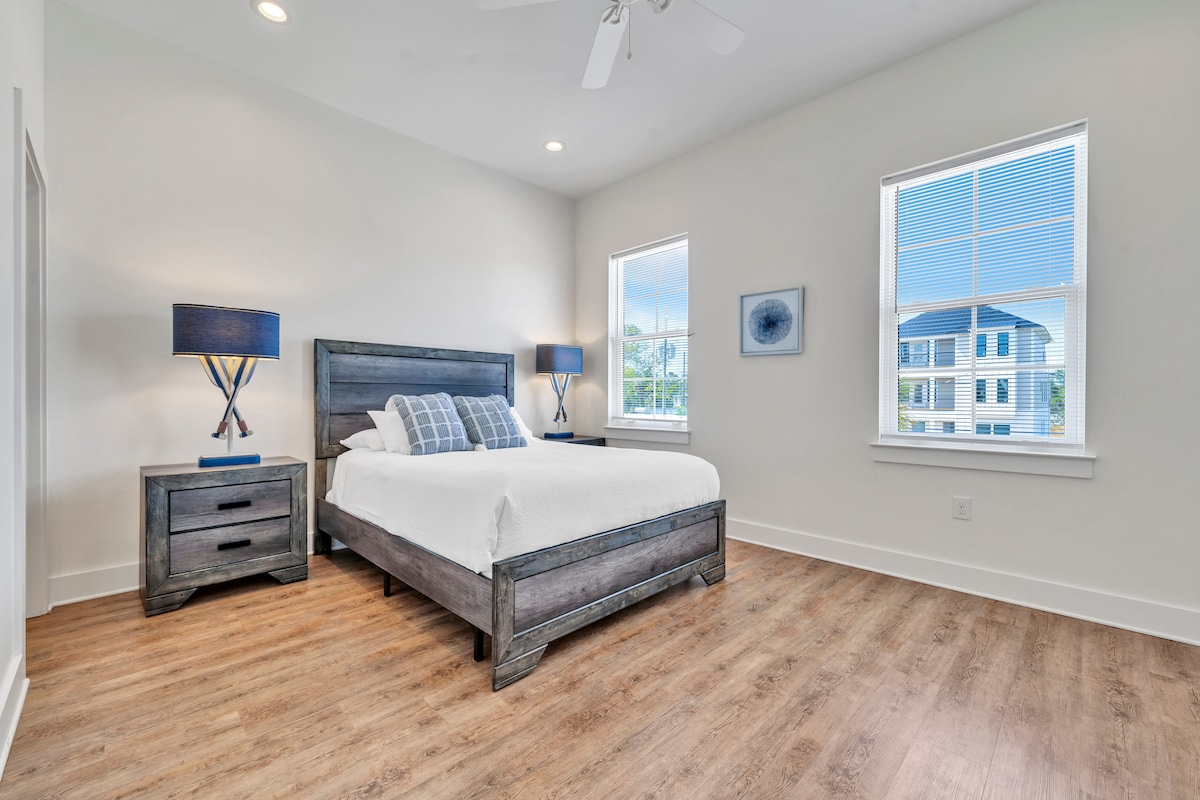 Suite Queen Size au 2e étage avec salle de bain attenante privée