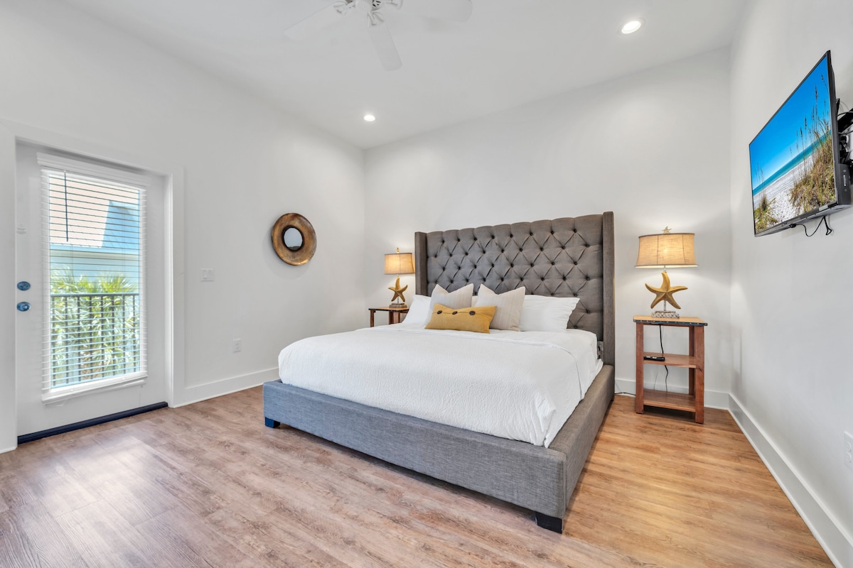 Suite King Size au 2e étage avec salle de bain privée attenante et accès au balcon privé