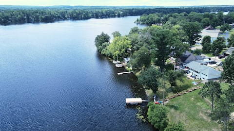 Lake Wissota Summer Retreat | 4 BR, dock, & kayaks