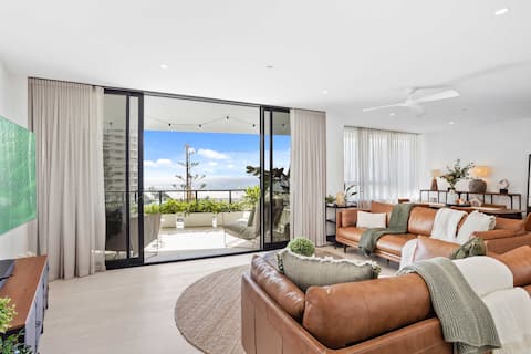 Luxe Oceanview Apartment in Palm Beach