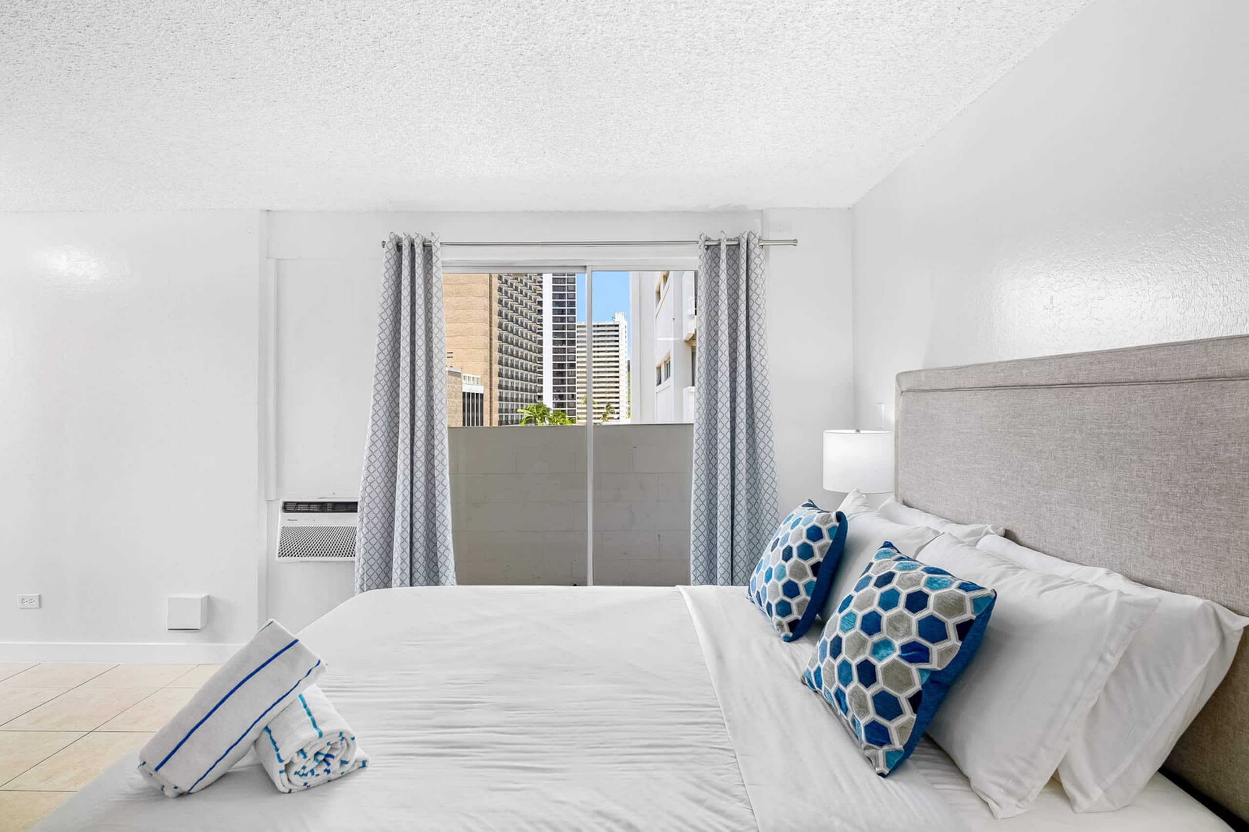 Condo in Honolulu · ★4.56 · 1 bedroom · 1 bed · 1 private bath - Image 14