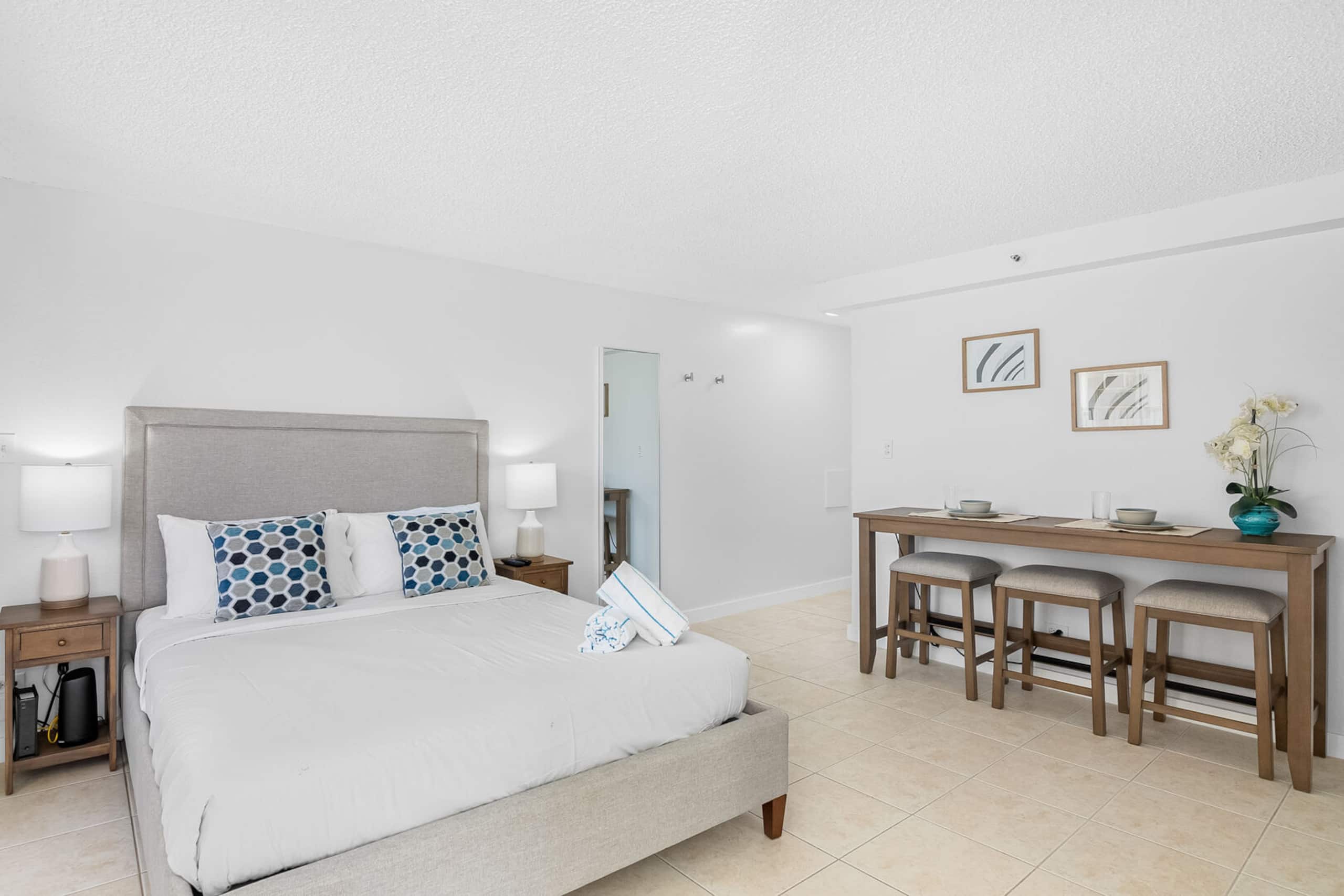 Condo in Honolulu · ★4.56 · 1 bedroom · 1 bed · 1 private bath - Image 1