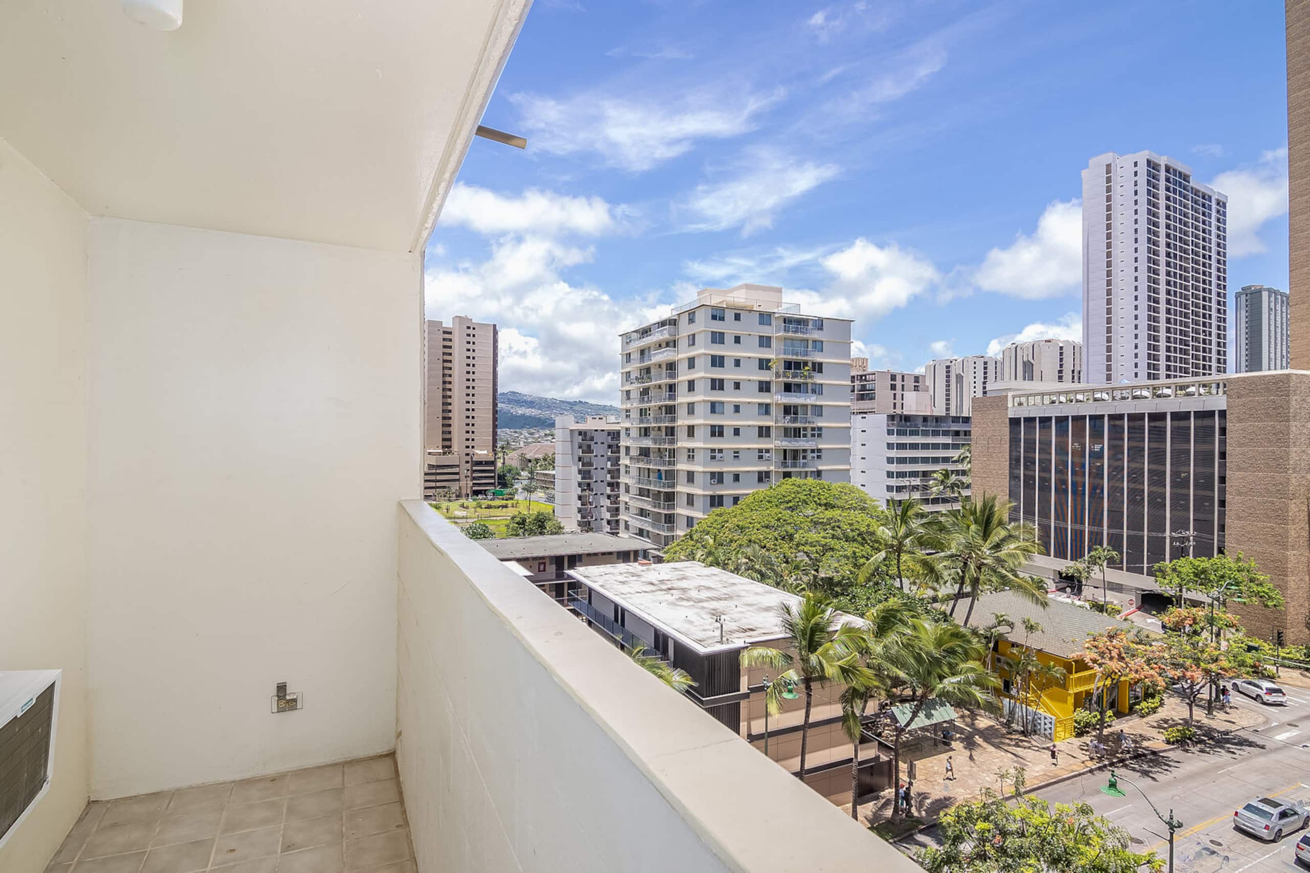 Condo in Honolulu · ★4.56 · 1 bedroom · 1 bed · 1 private bath - Image 32