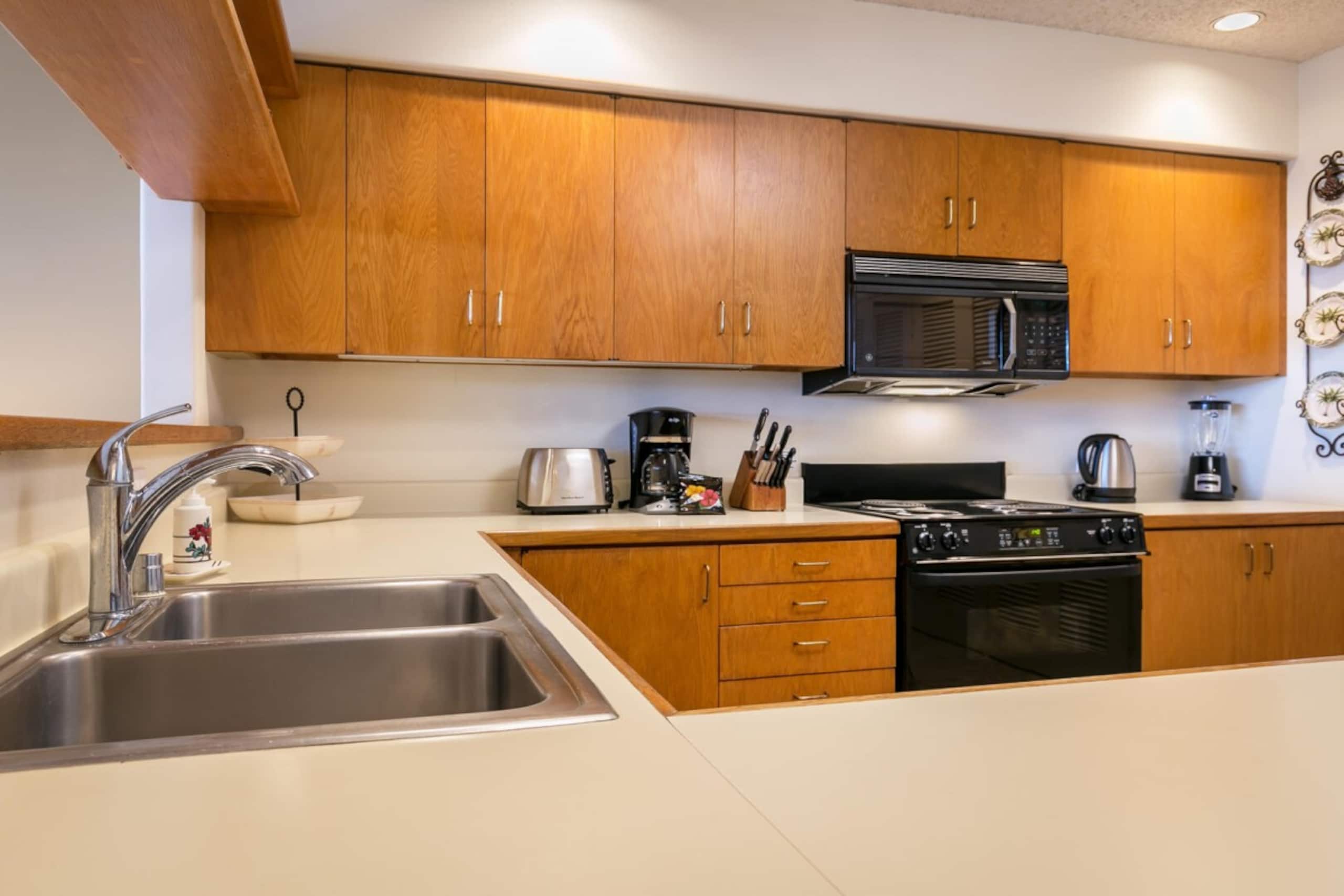 Condo in Lahaina · ★5.0 · 2 bedrooms · 4 beds · 2 baths - Image 16