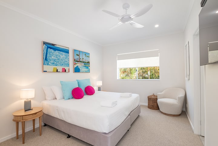 Dormitorio principal con baño privado, 1 cama tamaño king o (2 camas individuales largas)