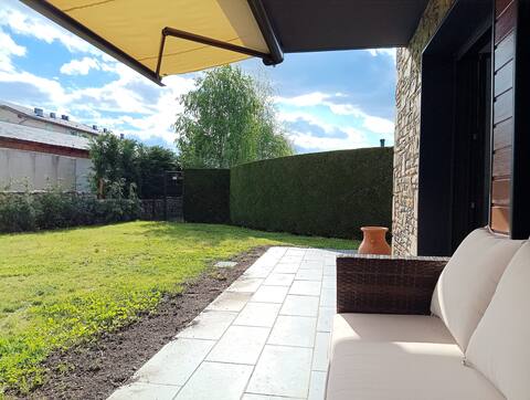 Bajo con giardino en Bourg Madame