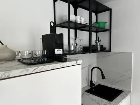 (PEARL02) Pearl Arbor Studio 2