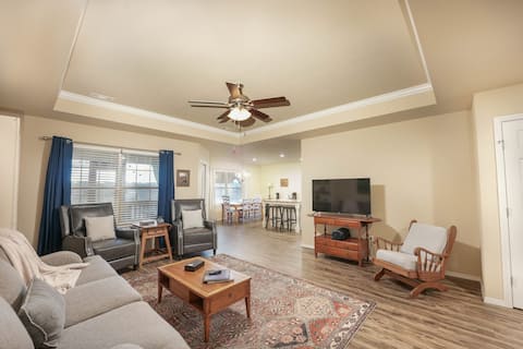 Modern-Rustic Gem near Bentonville & Fayetteville