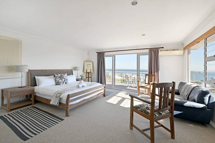 Perfect Location Walk To Beach and Sea Views gallery image 4