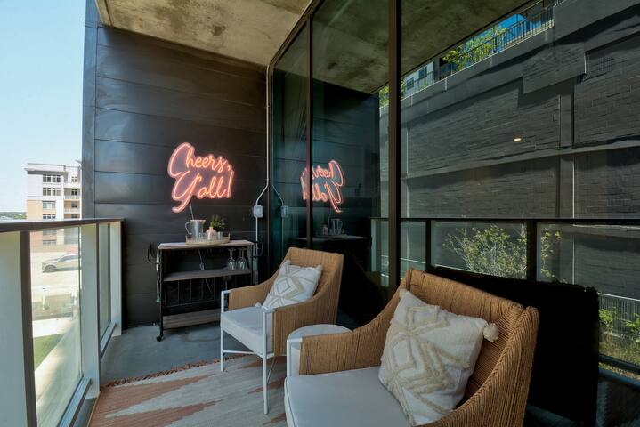 Lux Group Stay | Rooftop Pool | #1 Stay on Rainey gallery image 4