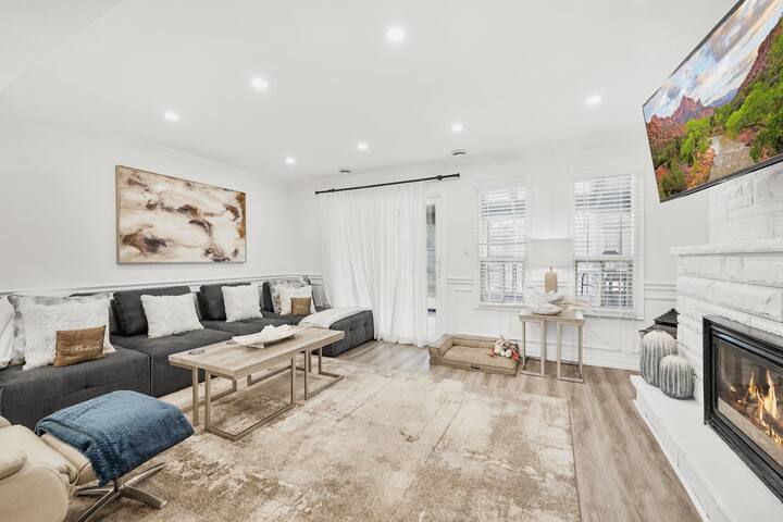 Beautiful 4BR Home in The Beaches!