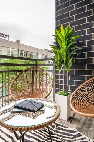 Balcony, Gym, 1 Garage Parking, Sleeps 12! gallery image 3