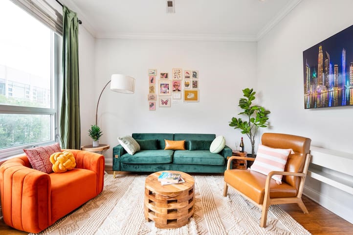 Balcony, Gym, 1 Garage Parking, Sleeps 12!