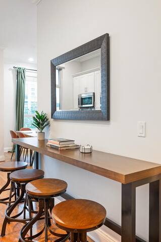 Balcony, Gym, 1 Garage Parking, Sleeps 12! gallery image 2