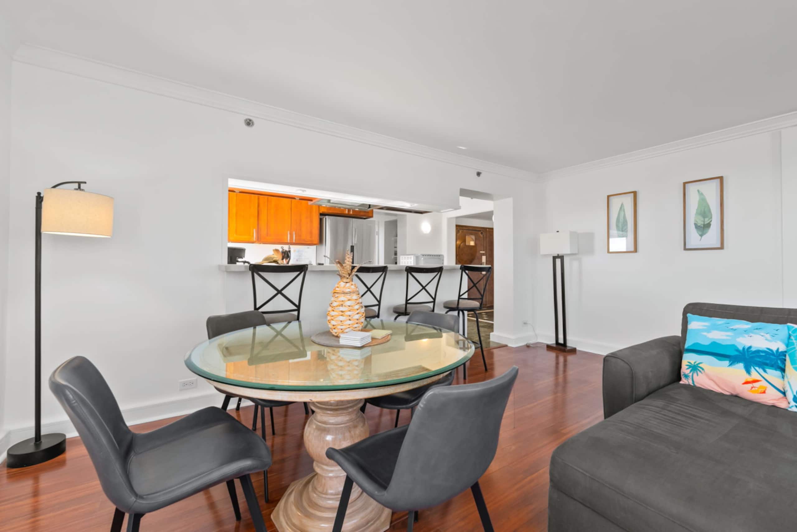 *Honu Hale: Penthouse 2 BDR Ocean View Waikiki* - Image 19