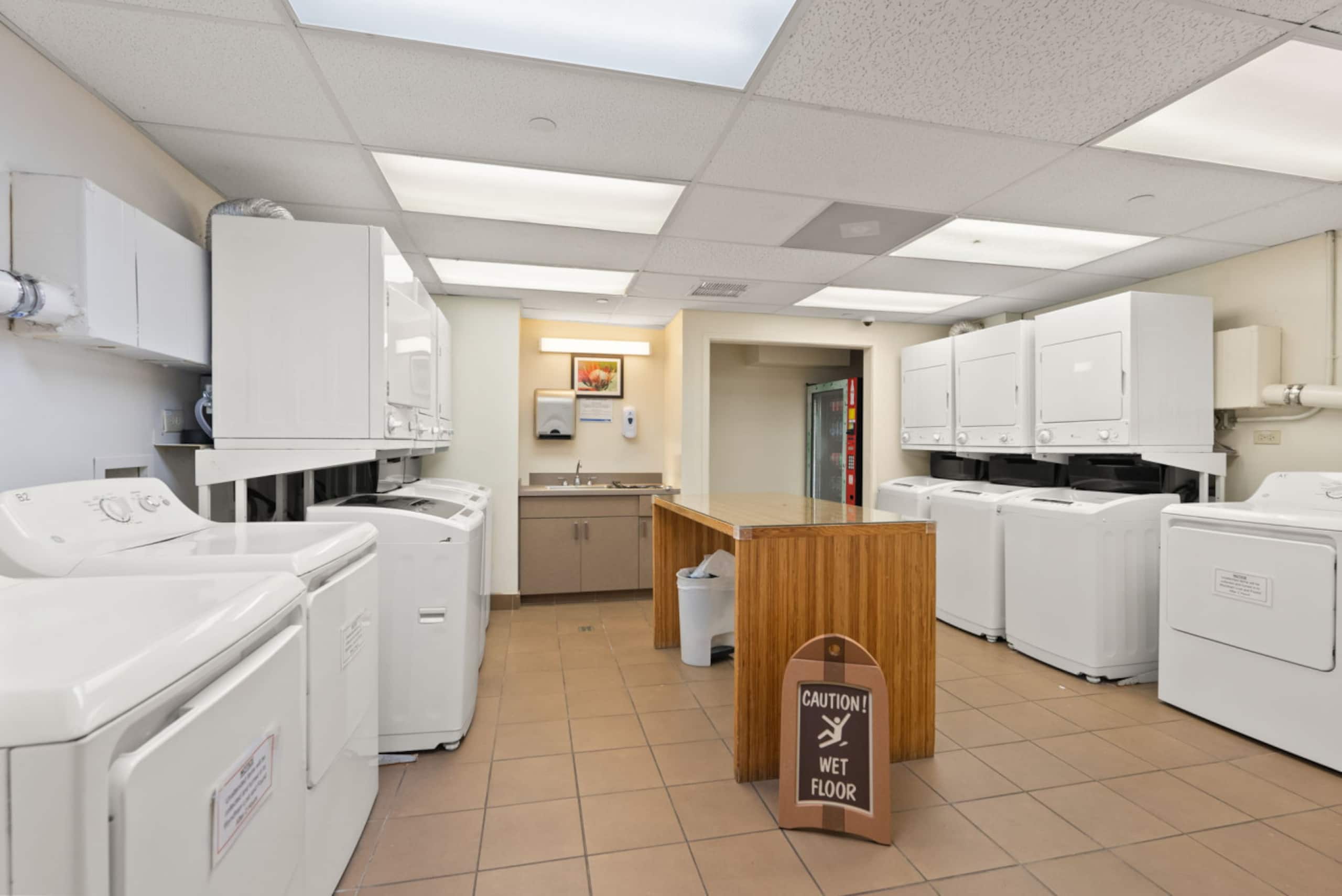 *Honu Hale: Penthouse 2 BDR Ocean View Waikiki* - Image 74