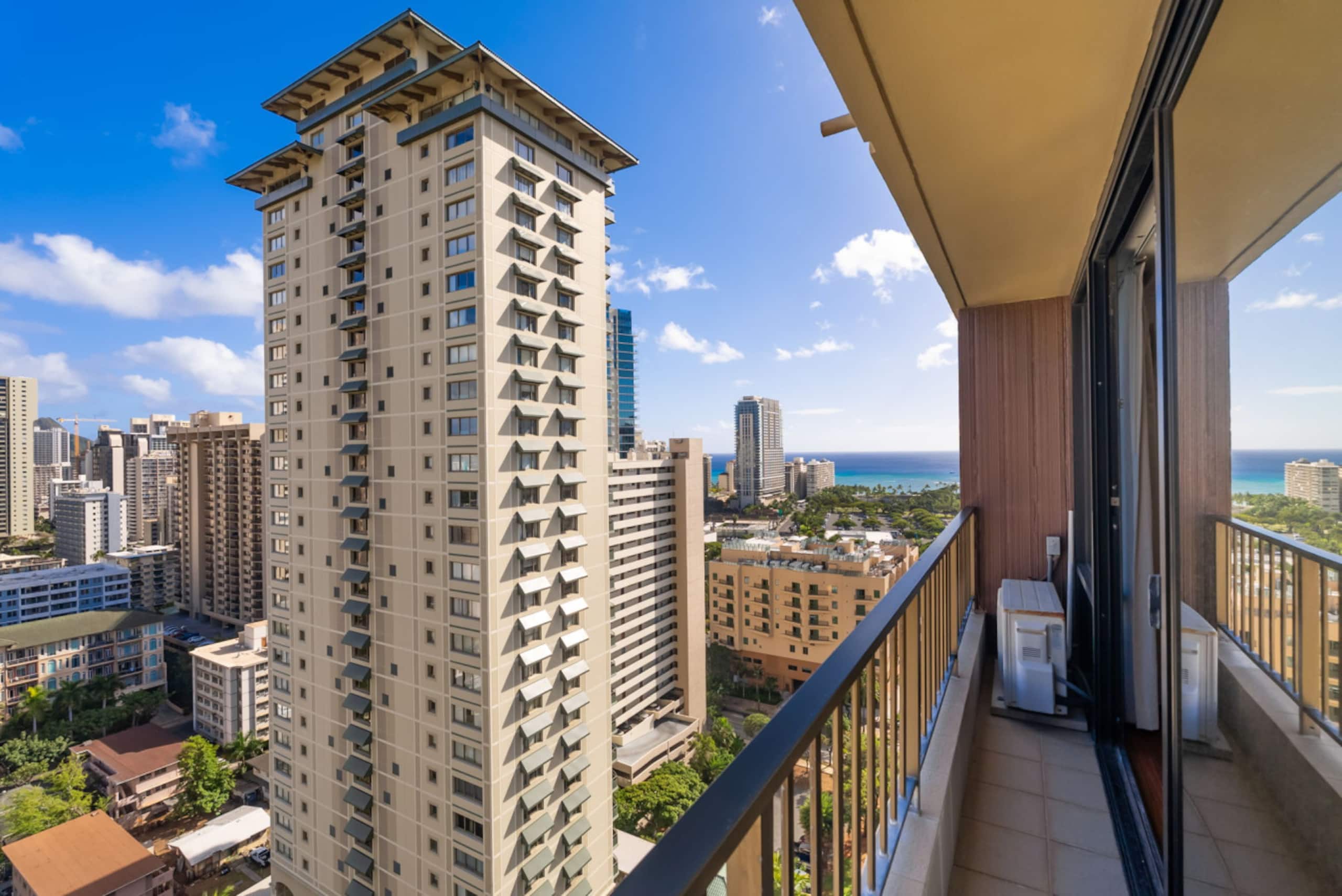 *Honu Hale: Penthouse 2 BDR Ocean View Waikiki* - Image 51