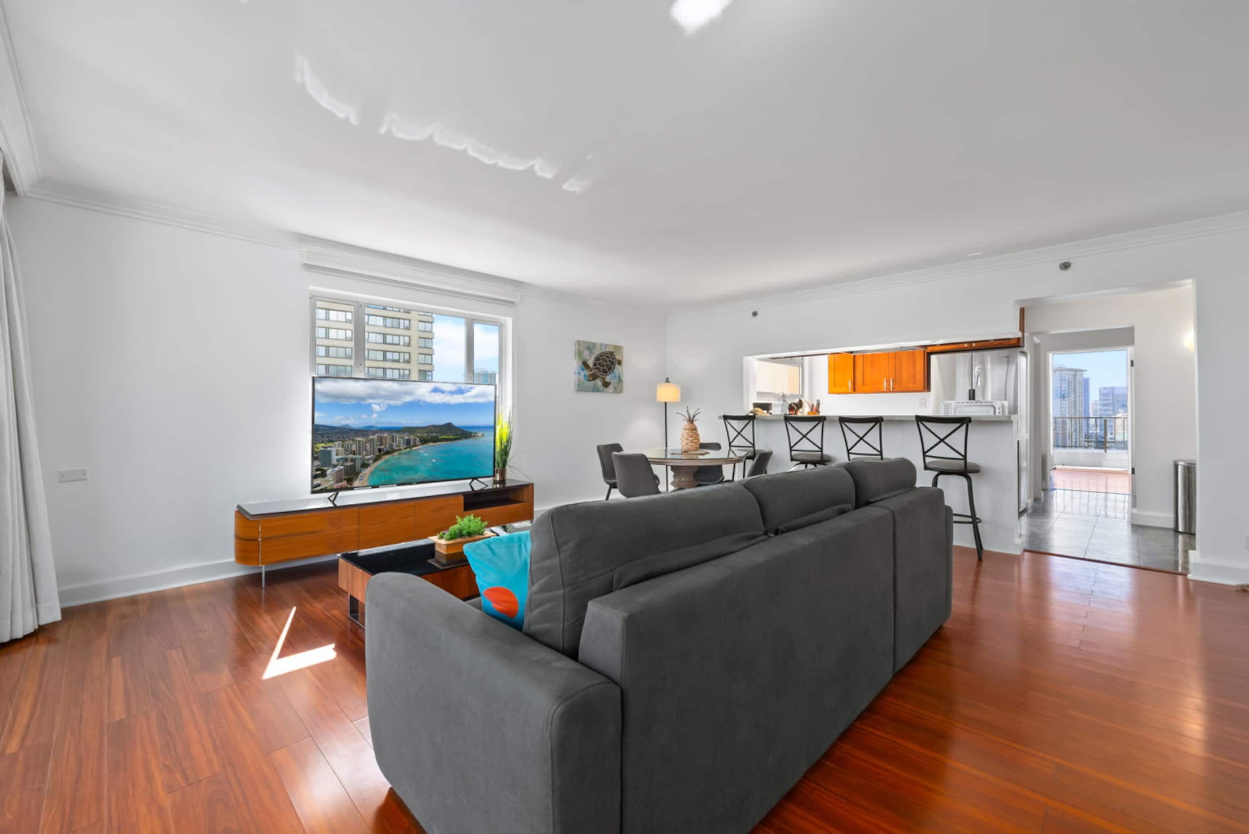 *Honu Hale: Penthouse 2 BDR Ocean View Waikiki* - Image 17