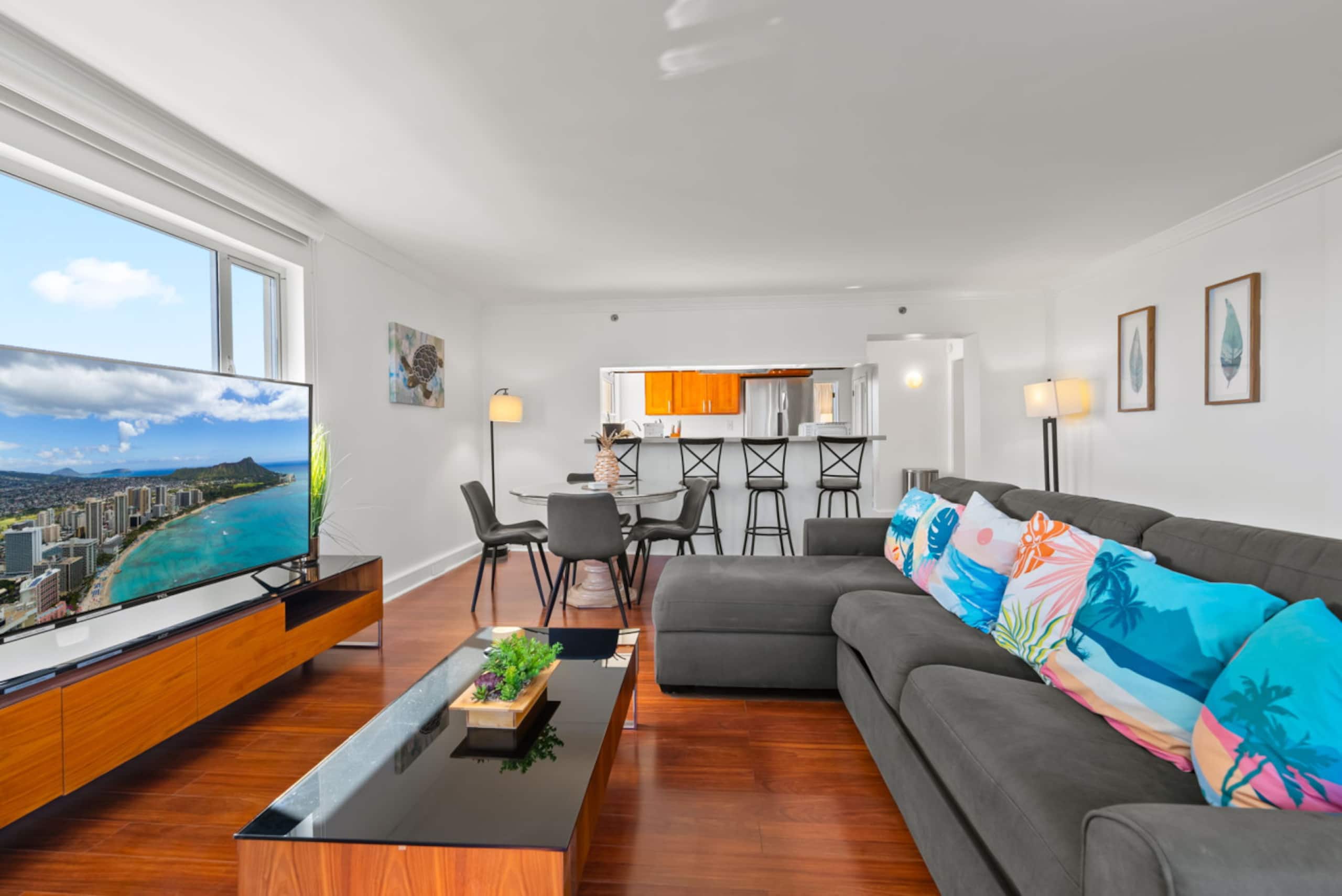 *Honu Hale: Penthouse 2 BDR Ocean View Waikiki* - Image 2