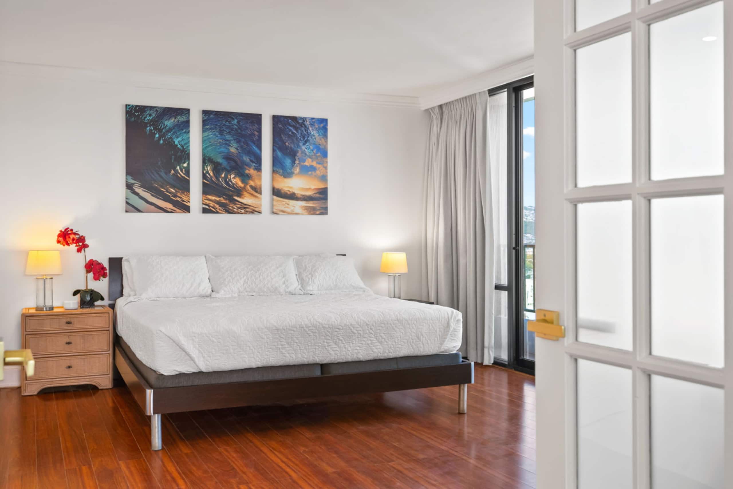 *Honu Hale: Penthouse 2 BDR Ocean View Waikiki* - Image 7