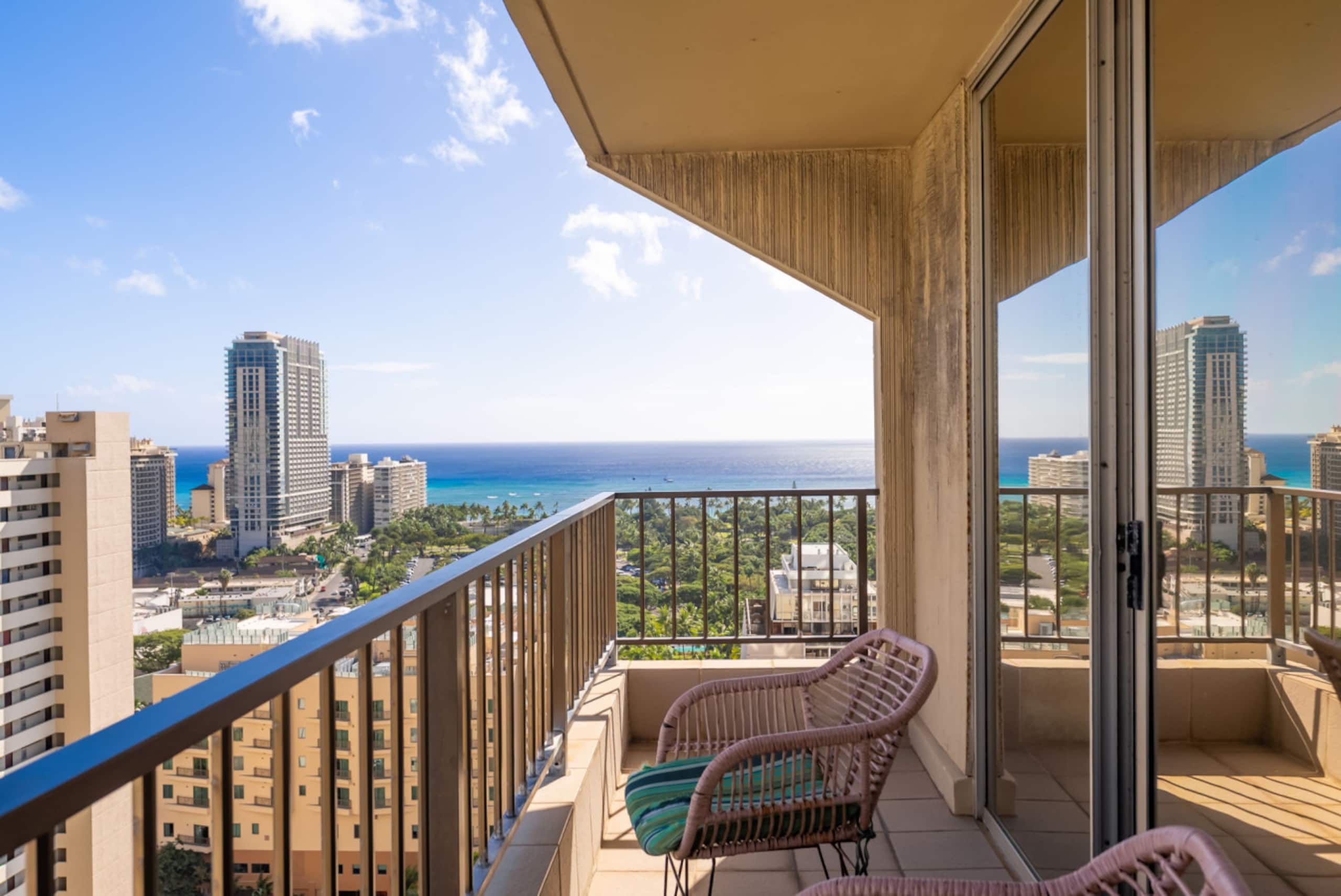 *Honu Hale: Penthouse 2 BDR Ocean View Waikiki* - Image 46