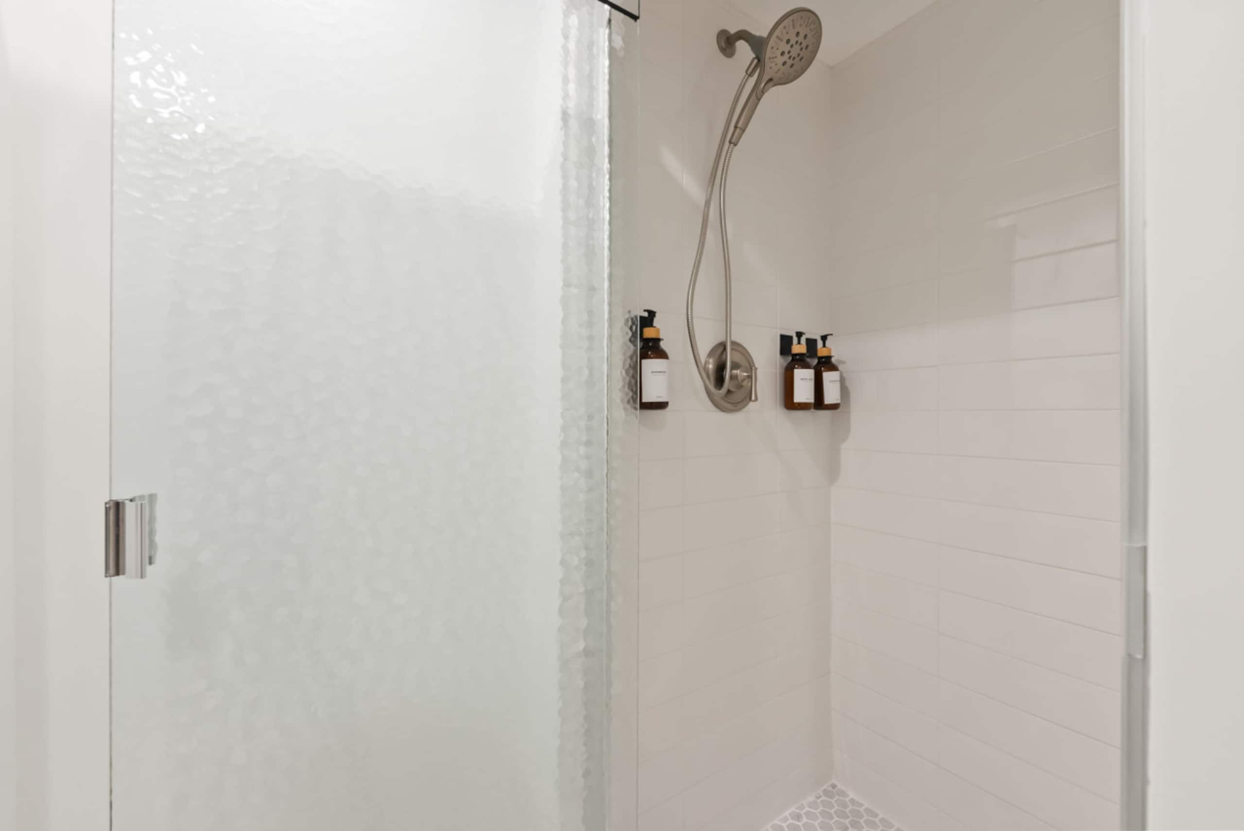 *Honu Hale: Penthouse 2 BDR Ocean View Waikiki* - Image 14