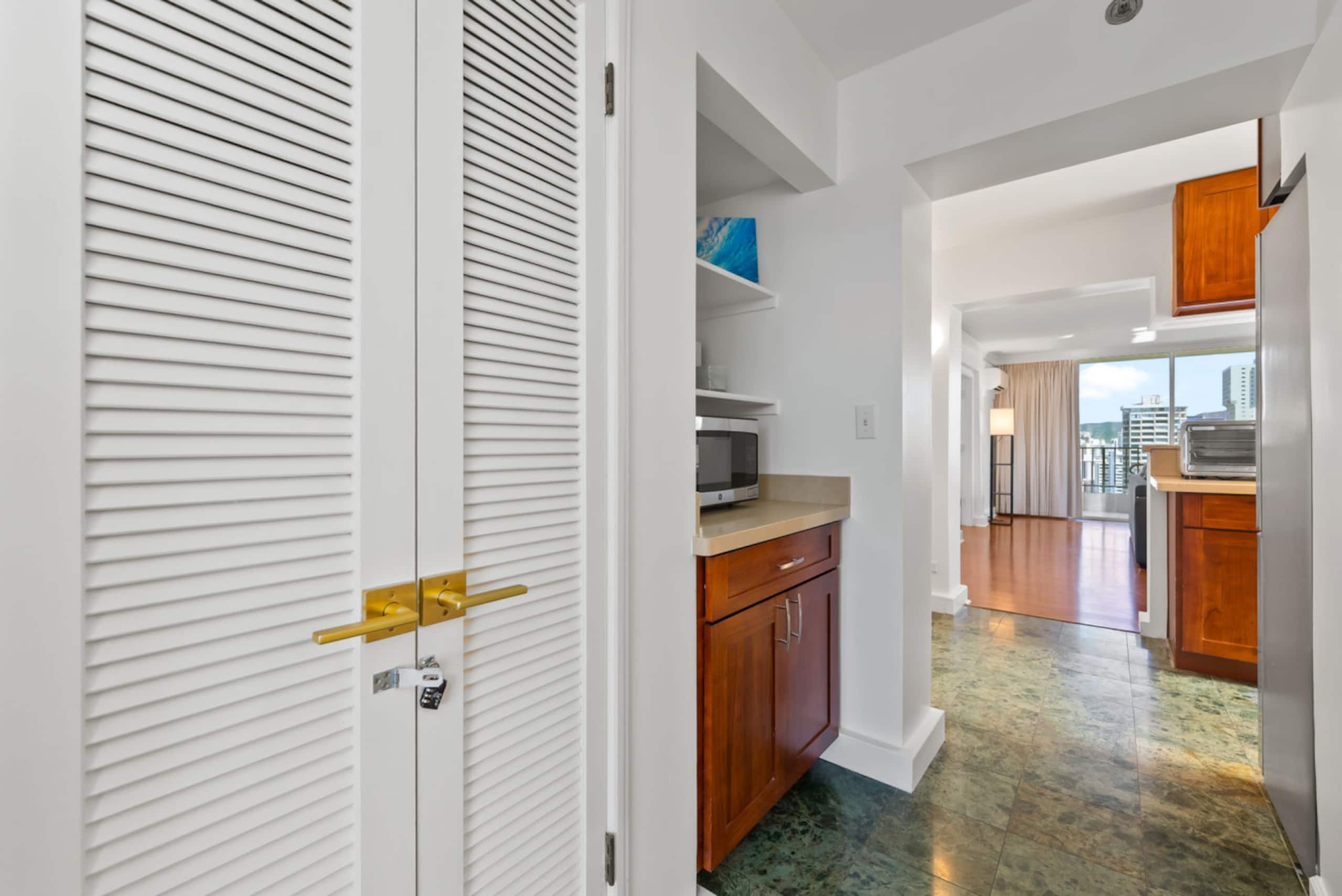 *Honu Hale: Penthouse 2 BDR Ocean View Waikiki* - Image 31