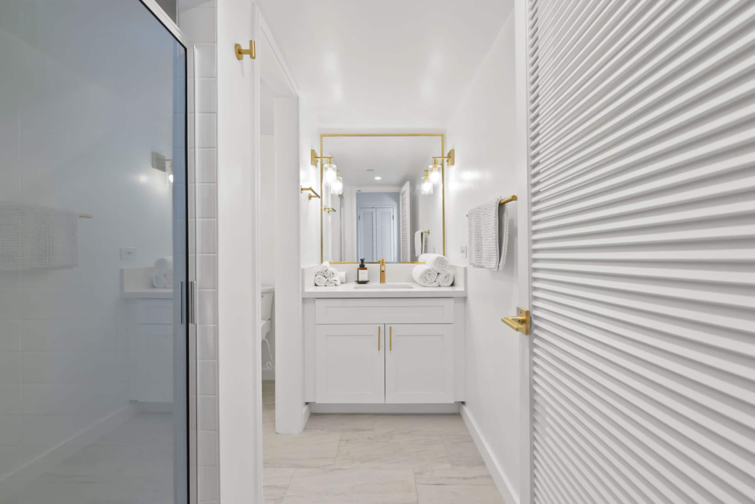 *Honu Hale: Penthouse 2 BDR Ocean View Waikiki* - Image 38