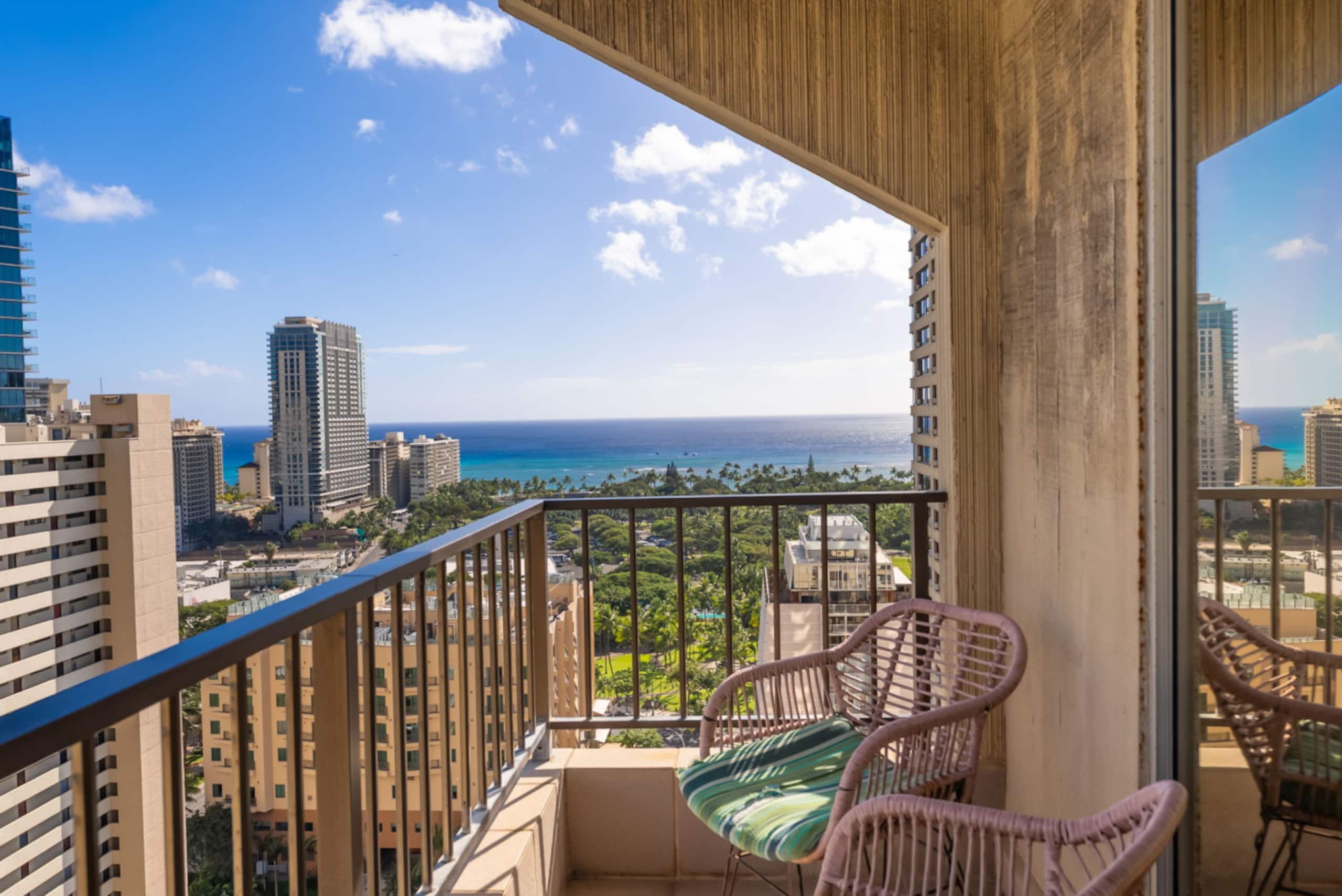 *Honu Hale: Penthouse 2 BDR Ocean View Waikiki* - Image 48