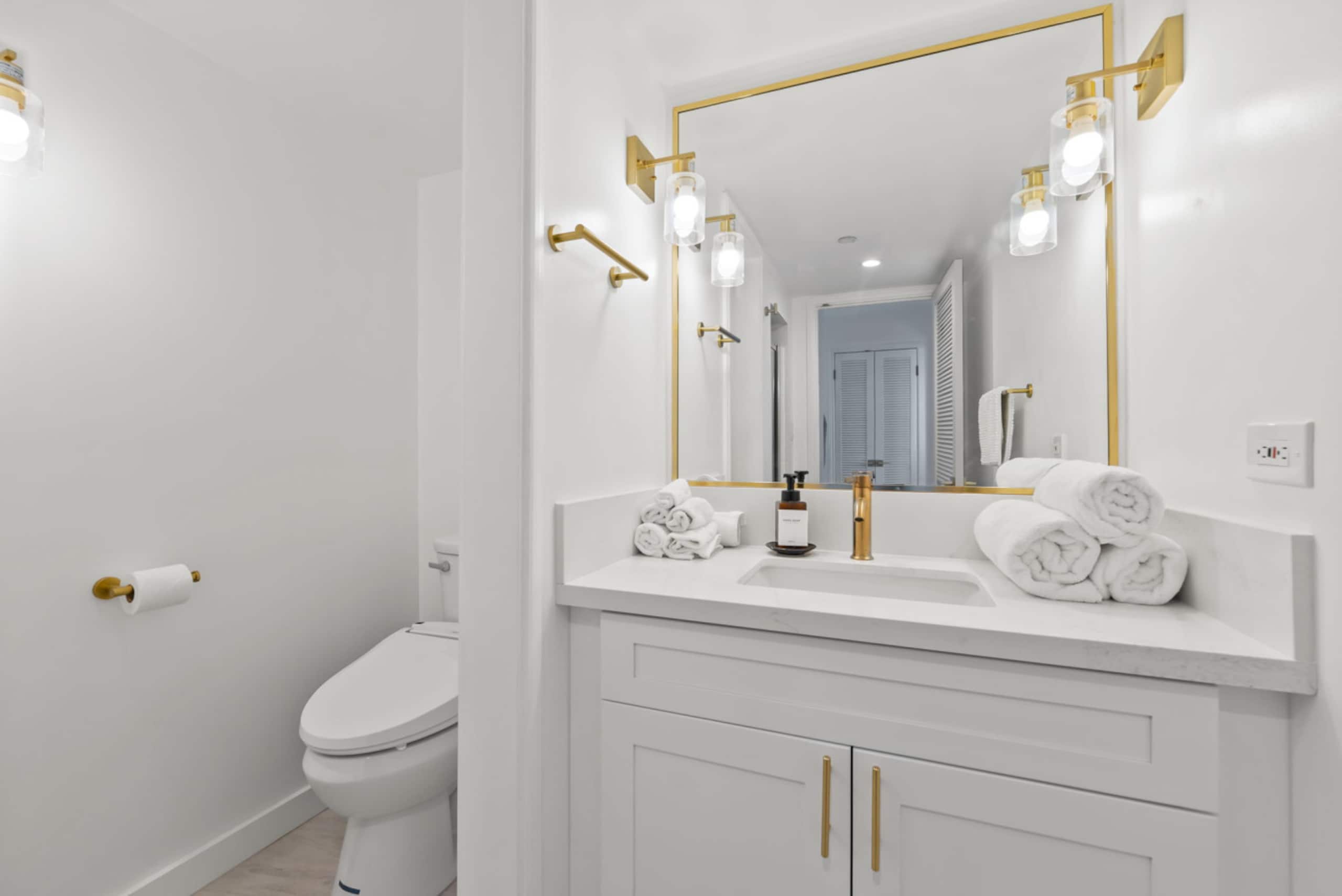 *Honu Hale: Penthouse 2 BDR Ocean View Waikiki* - Image 39