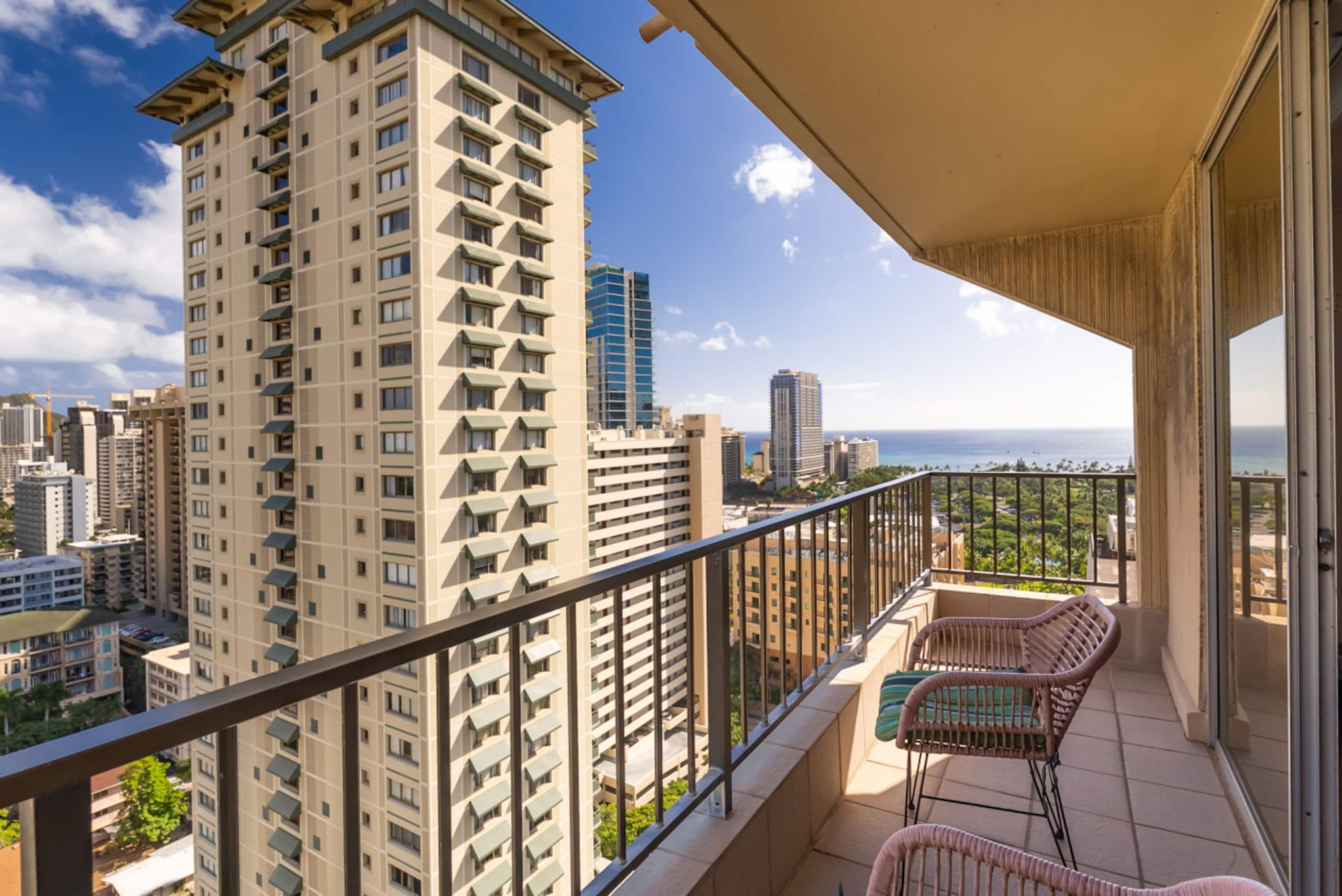 *Honu Hale: Penthouse 2 BDR Ocean View Waikiki* - Image 44